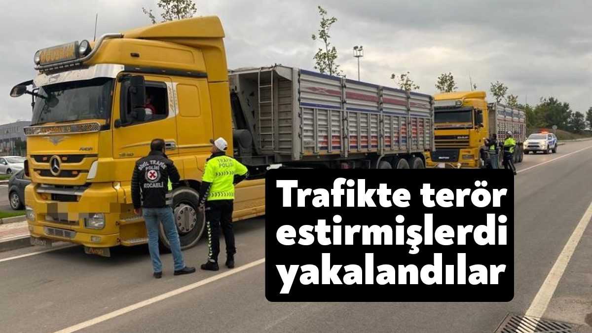 Kocaeli'de trafikte tartıştıkları otomobil sürücüsüne durması için zor anlar yaşatan