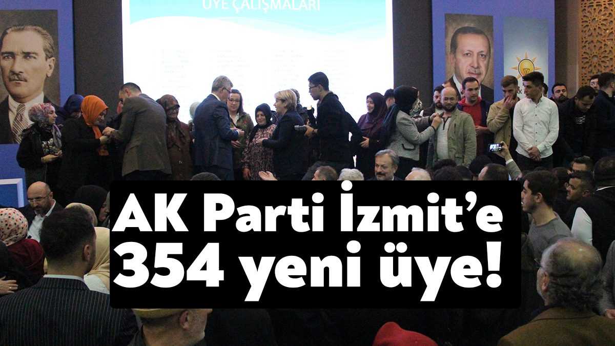 AK Parti İzmit’e üye olan 354 kişiye parti rozeti takıldı.