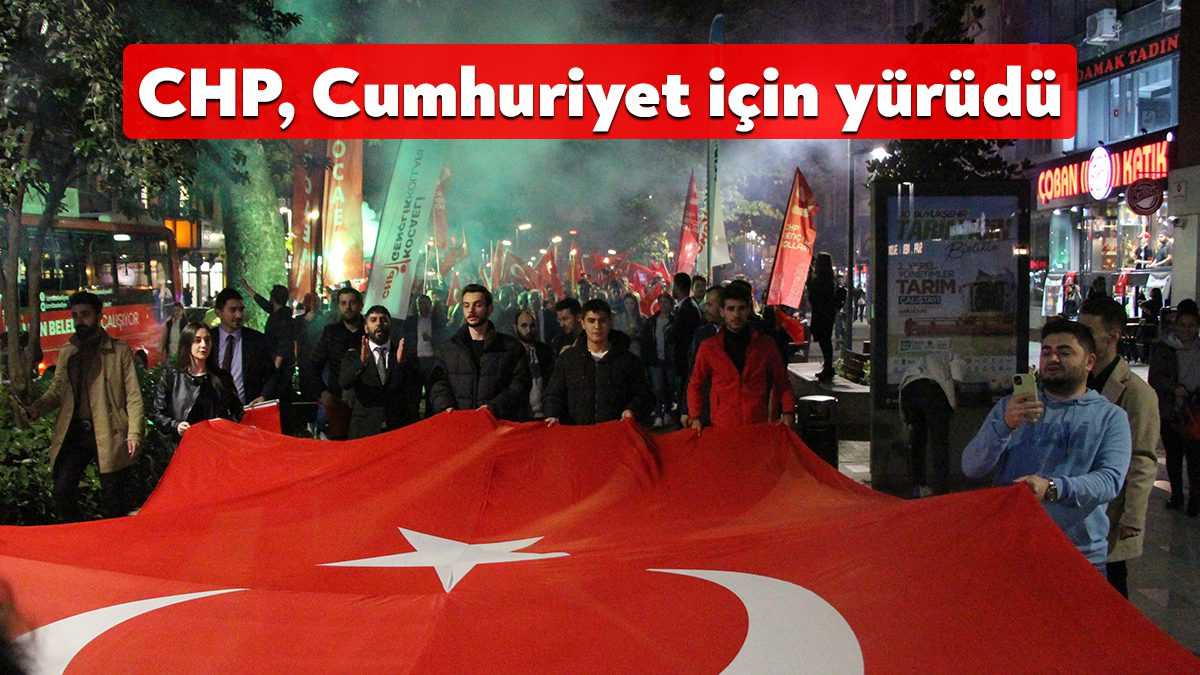 CHP Kocaeli İl Örgütü, Cumhuriyet’in kuruluşunun 99’uncu yıldönümü nedeniyle fener