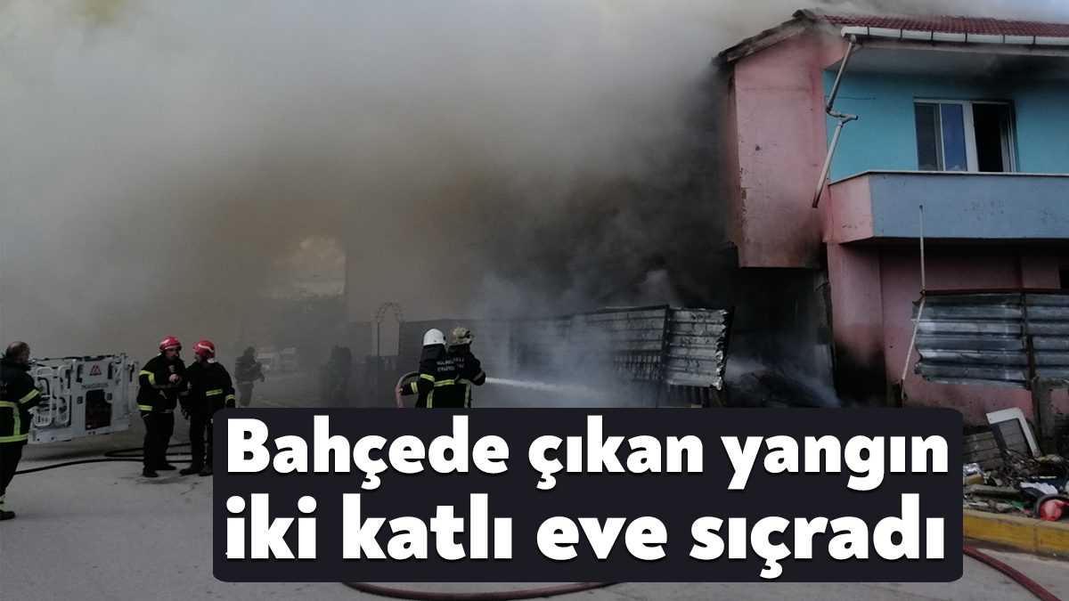 Kocaeli'nin Derince ilçesinde hurdalık alanda çıkan yangın, kısa sürede iki