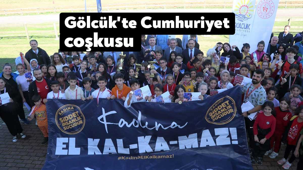 Gölcük’te 29 Ekim Cumhuriyet Bayramı kapsamında düzenlenen Ortaokul ve Liseler