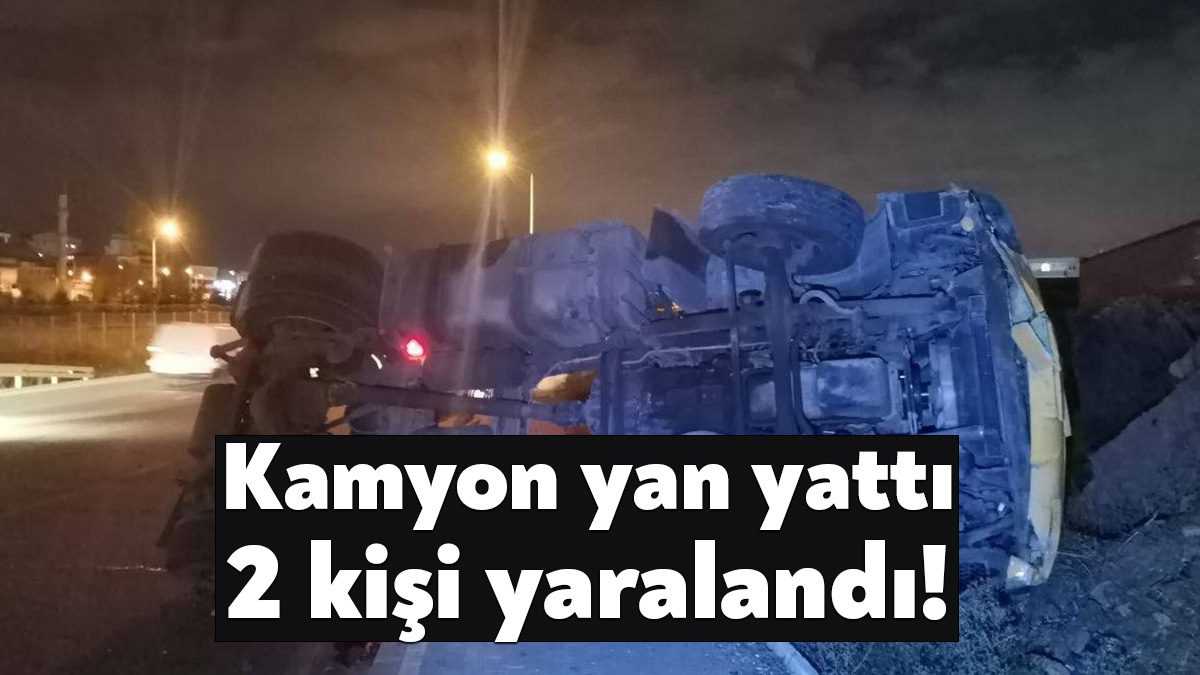 Kocaeli’nin Gebze ilçesinde sürücüsünün direksiyon hakimiyetini kaybettiği kamyon refüje çarpıp