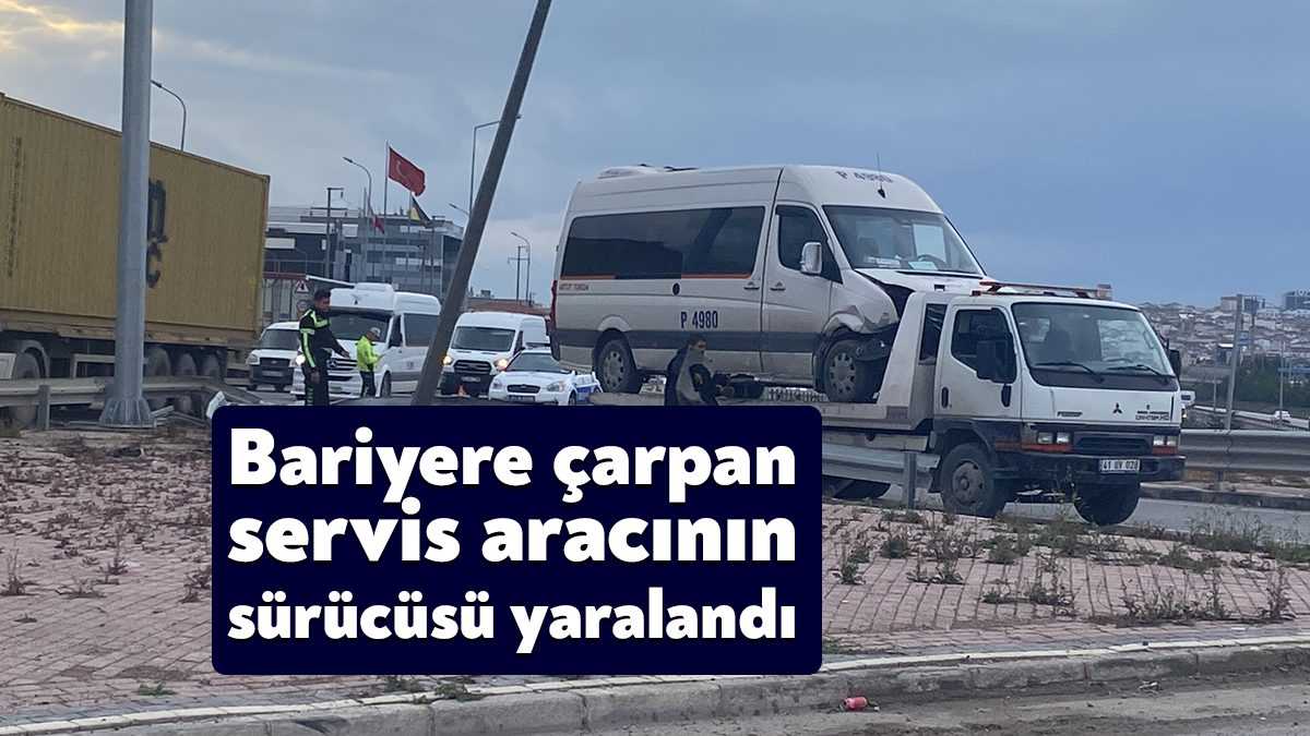 Kocaeli’nin Gebze ilçesinde yol ayrımındaki bariyere çarpan servis aracının sürücüsü
