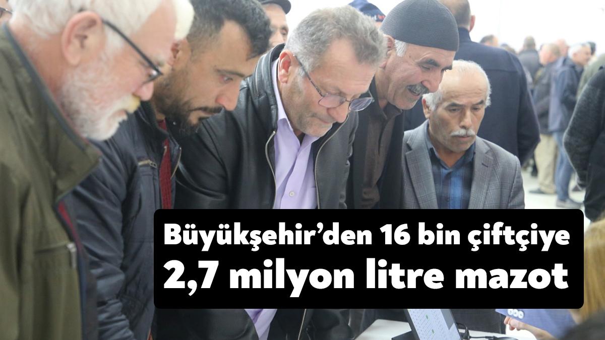 Başkan Büyükakın, Derince İshakçılar Mahallesi’nde düzenlenen törende çiftçilere akaryakıt kartlarını