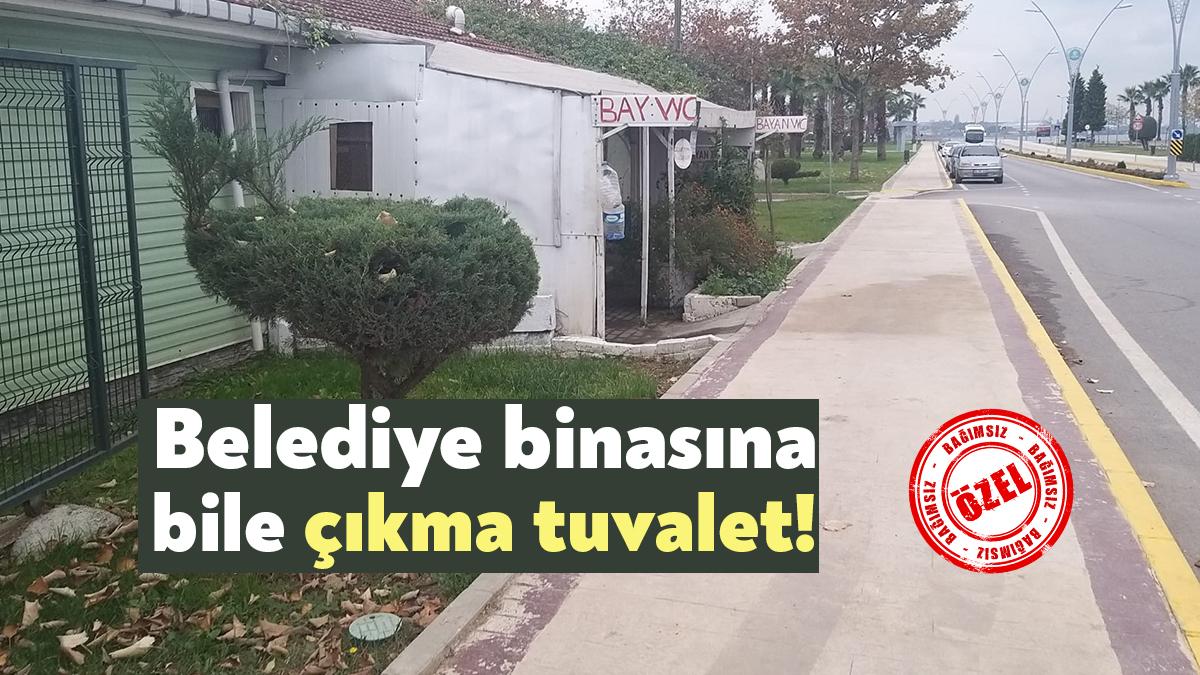 Gölcük sahilinde Gölcük Belediyesi’ne ait binaya tuvalet çıkması yaptılar. Derme