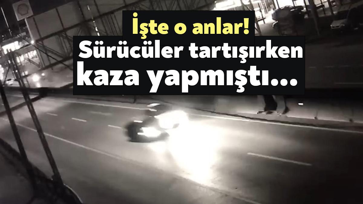 Kocaeli'de seyir halinde tartışmaya başlayan iki sürücünün idarelerindeki otomobillerin kazaya