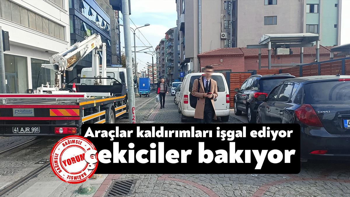 İzmit’te kurumların, siyasi partilerin ve STK’ların yoğun olduğu caddede kaldırımlar