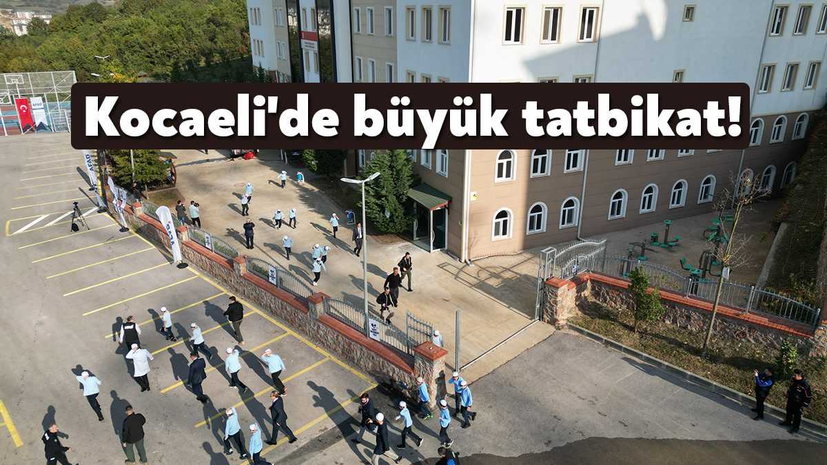 Türkiye genelinde yapılan "Deprem Anı Çök-Kapan-Tutun ve Tahliye Tatbikatı", Kocaeli'de