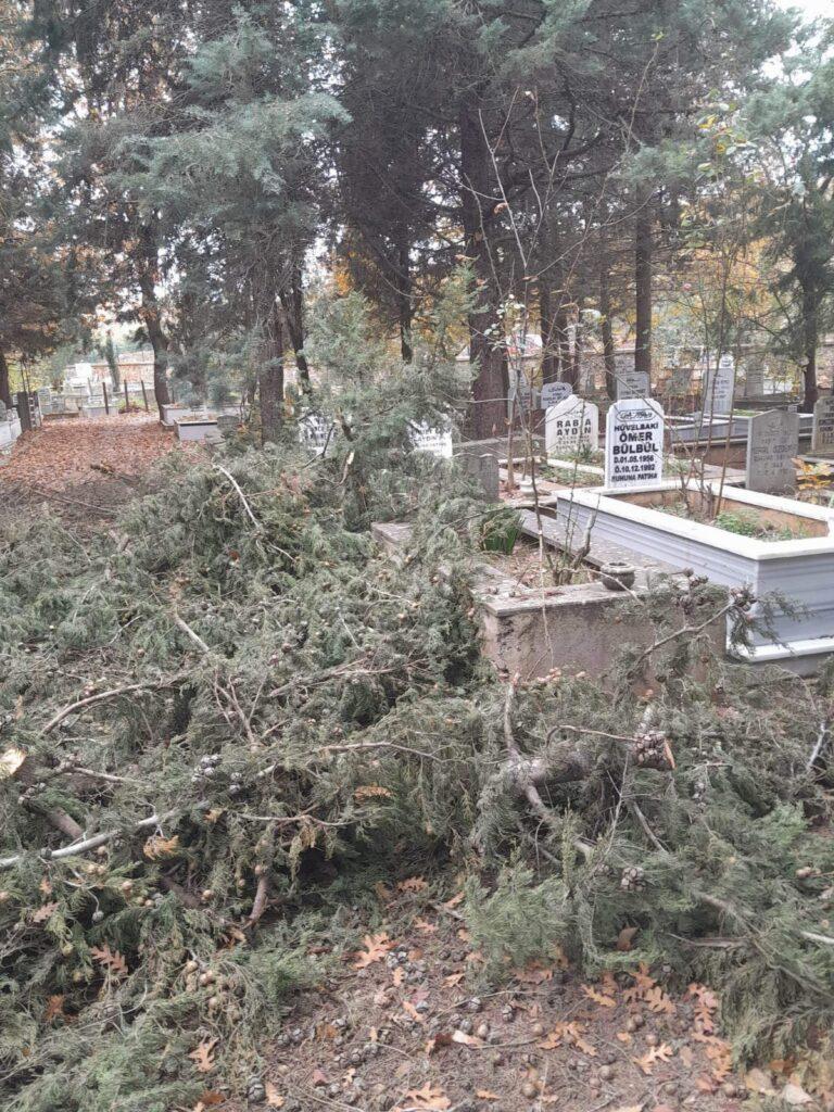 Yukari hereke mezarlik