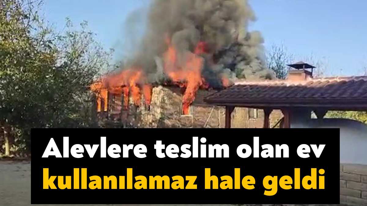Kocaeli’nin Körfez ilçesinde alevlere teslim olan bir ev kullanılamaz hale