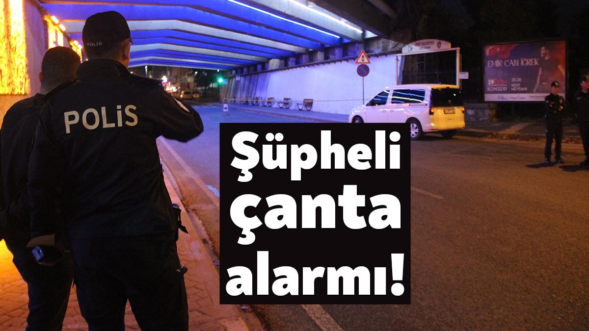 Kocaeli’nin İzmit ilçesinde otobüs durağında bulunan bankın üzerine bırakılan şüpheli
