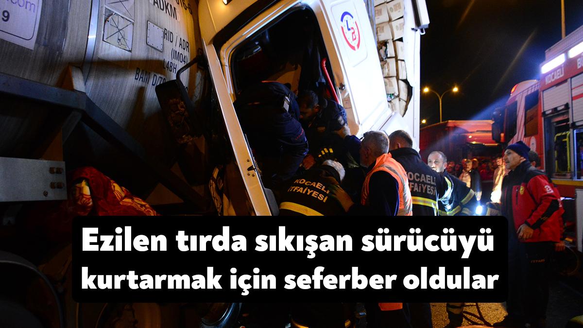 TEM Otoyolu Kocaeli geçişinde tankere arkadan çarpan gofret yüklü tır,