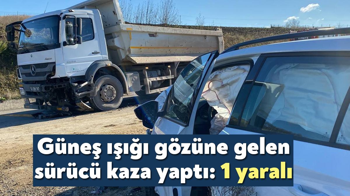  Kocaeli'nin İzmit ilçesinde kamyona çarpan otomobil hurdaya döndü. Yaralanan otomobil