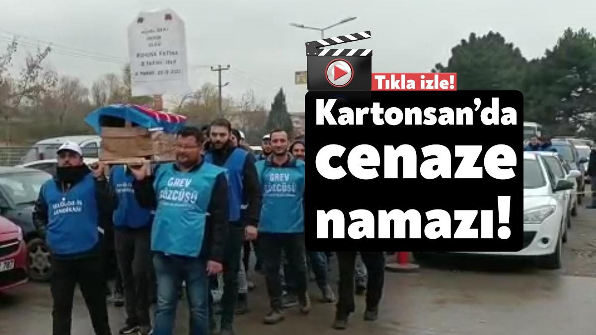 Kartonsan’da greve çıkan işçiler “Hüvalbaki işçilik öldü” yazılı, kendilerinin yaptığı