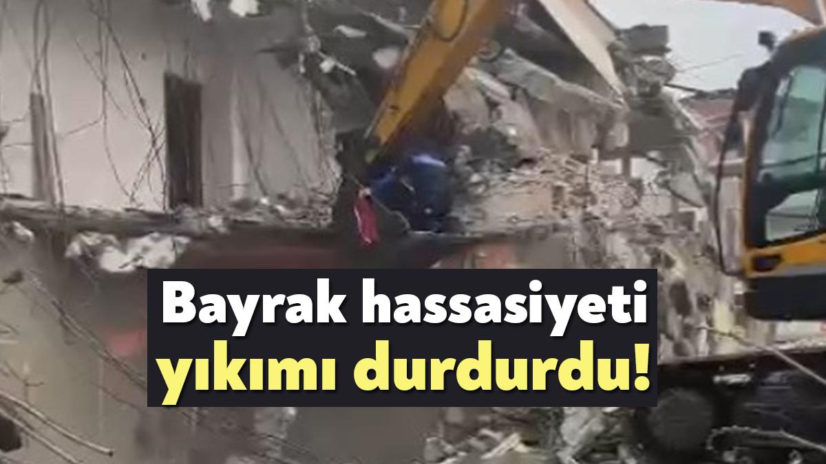 Kocaeli’nin Gölcük ilçesinde 1999 yılından kalan riskli binaların yıkımı sırasında