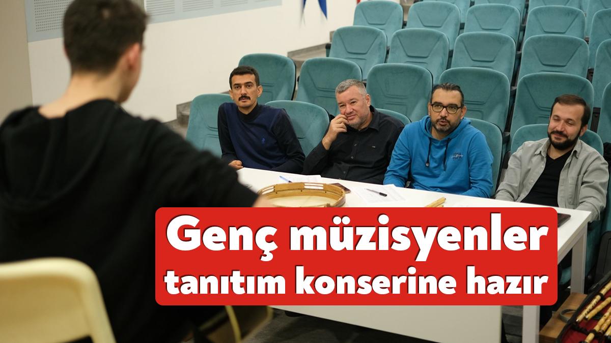 Kocaeli Büyükşehir Belediyesi’nin 41 kişilik Kılavuz Gençlik Müzik Topluluğu’nda eğitim