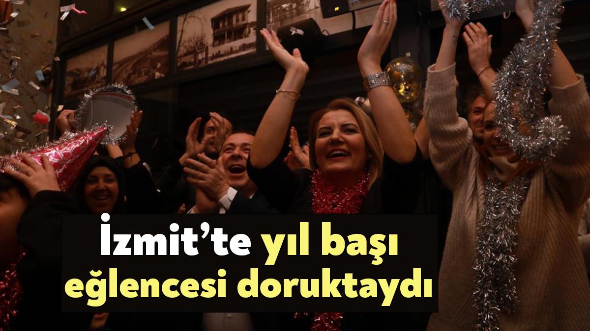 İzmit Belediyesi, Gülümse Kafe’de vatandaşlara unutulmaz bir yılbaşı akşamı yaşattı.