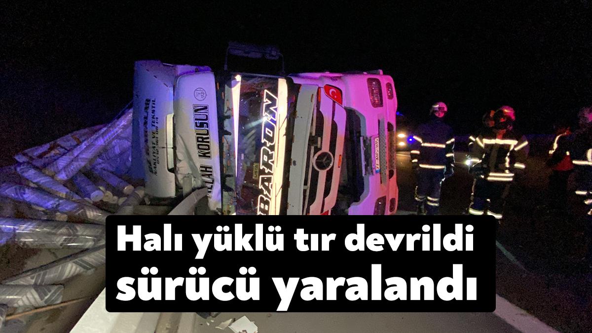 ocaeli'de kontrolden çıkarak bariyerlere çarpan halı yüklü tır devrildi. Yaklaşık