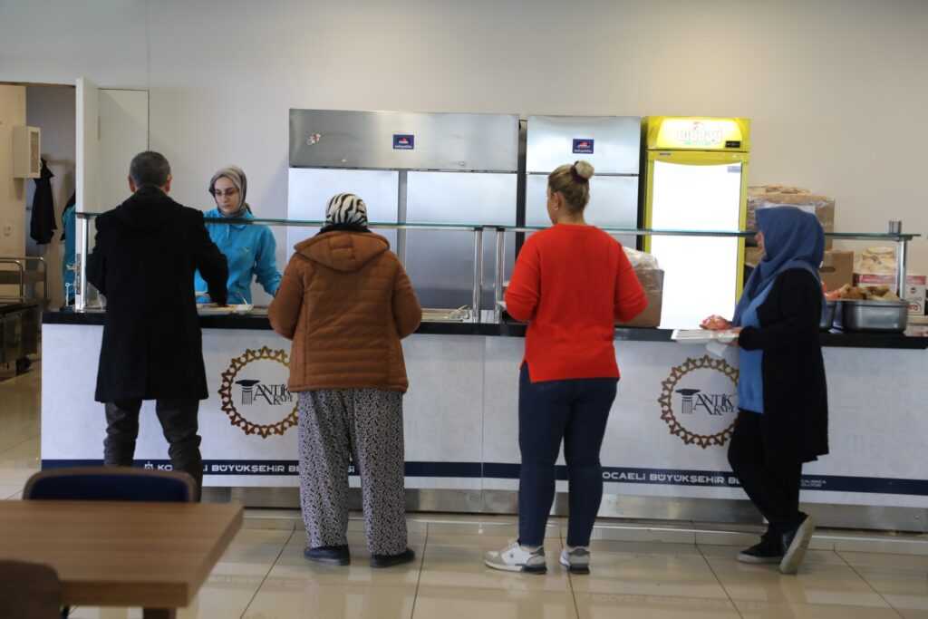 Buyuksehir depremzedelere kucak acti 8