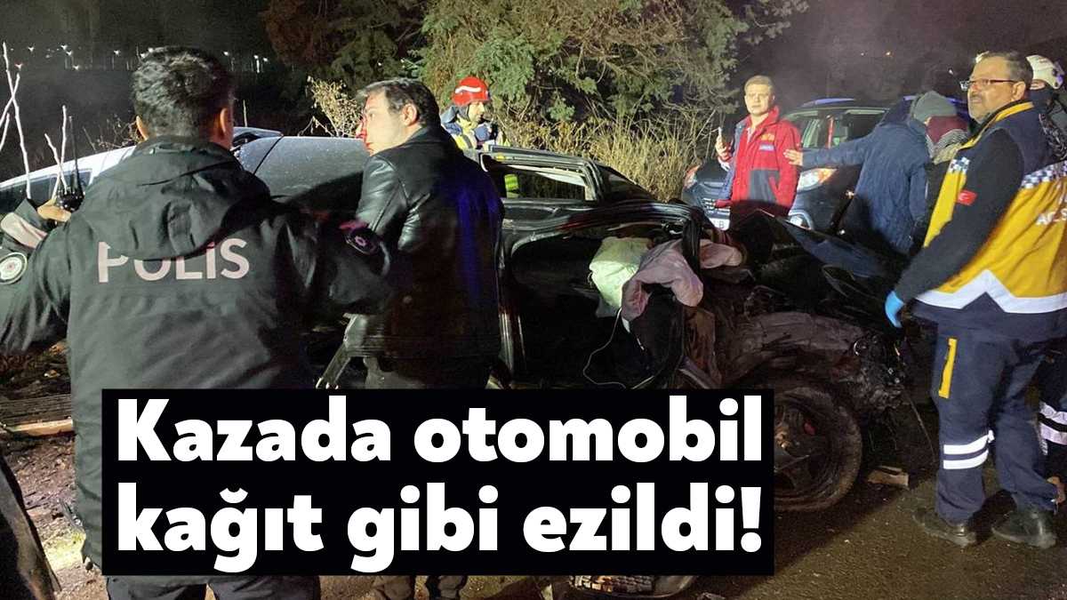 Kocaeli’de iki otomobilin kafa kafaya çarpışması neticesinde meydana gelen