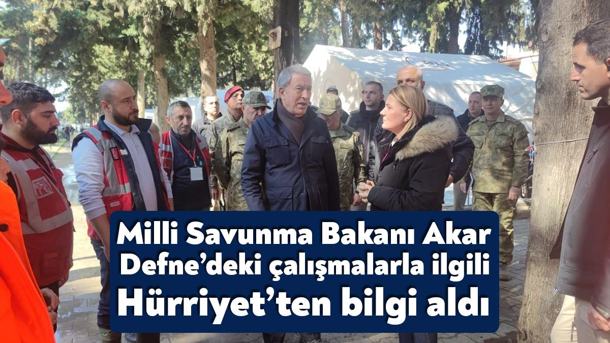 Deprem bölgesinde incelemelerde bulunan Milli Savunma Bakanı Hulusi Akar, İzmit
