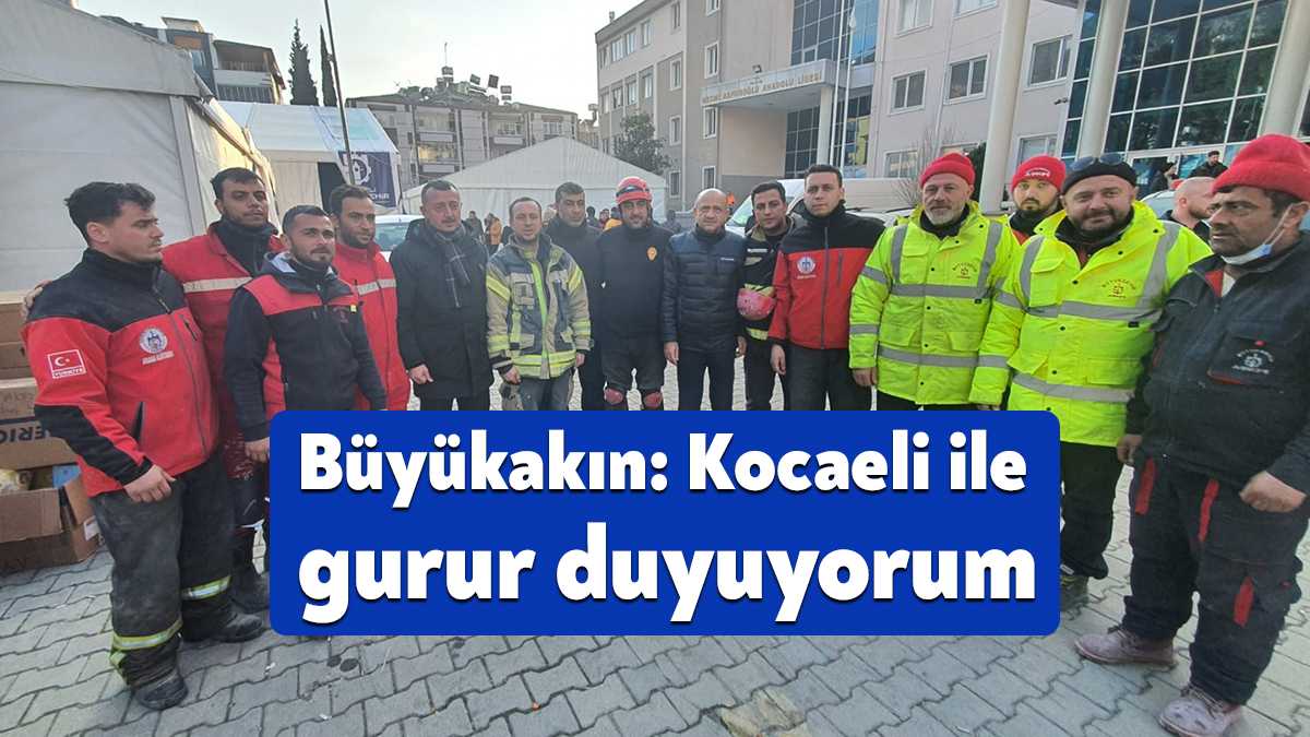 Hatay’ın Defne ilçesinde bulunan Başkan Büyükakın ve Büyükşehir personeliyle depremzedeler