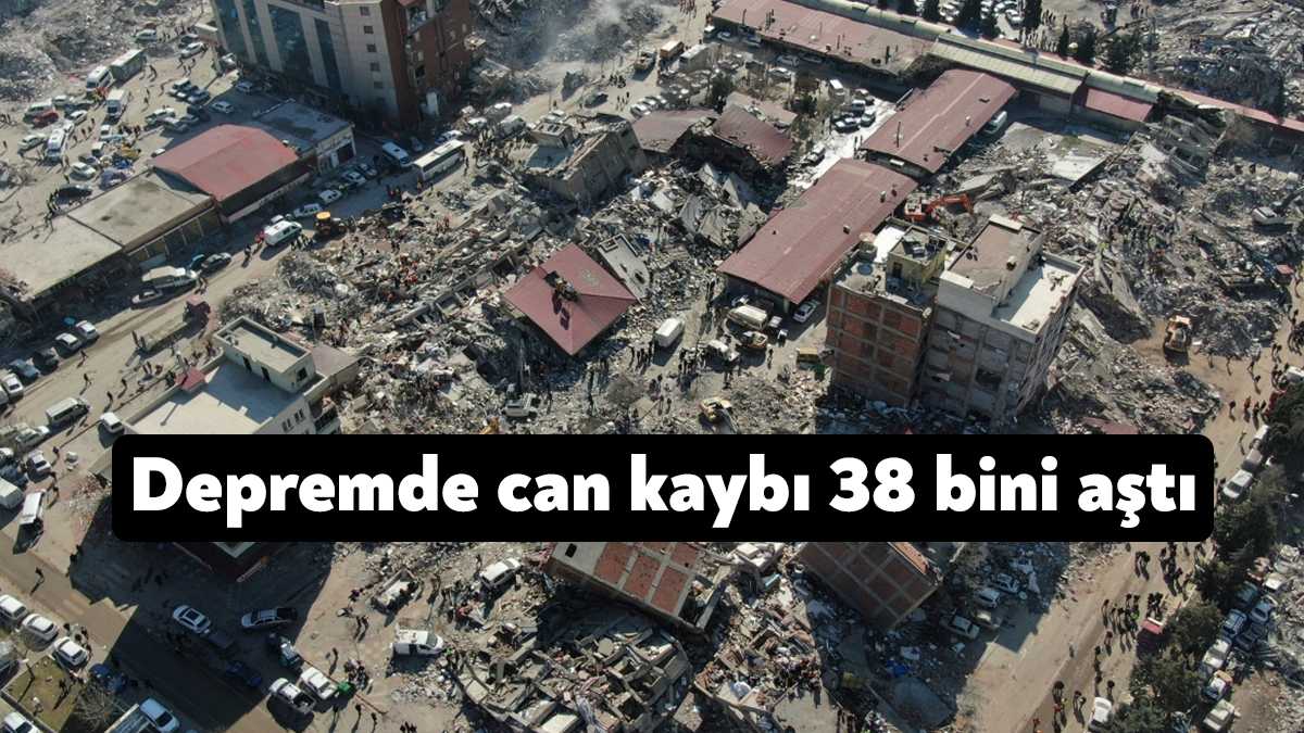 Türkiye iki büyük deprem felaketinin yaralarını sarmaya çalışıyor. İlki 7,7