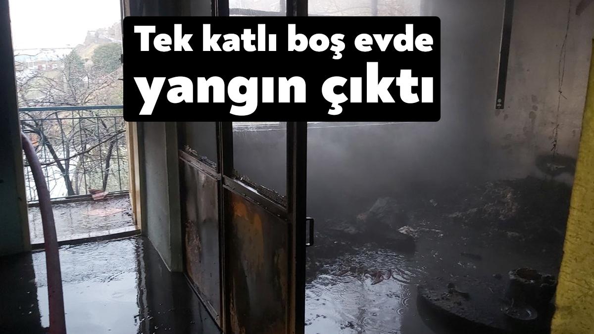 Kocaeli'nin Dilovası ilçesinde tek katlı boş evde çıkan, yangın paniğe
