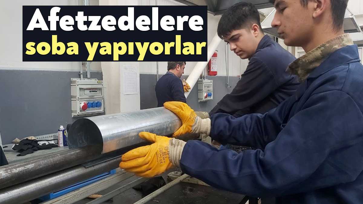 Kocaeli'nin Dilovası ilçesinde bir lisenin öğrencileri ve öğretmenleri, deprem bölgesindeki