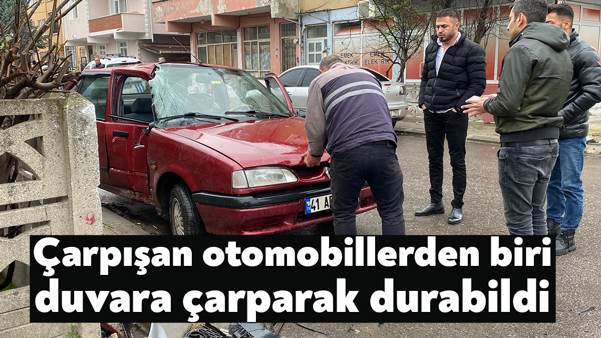 Kocaeli'nin Kartepe ilçesinde iki otomobilin çarpışması neticesinde meydana gelen kazada