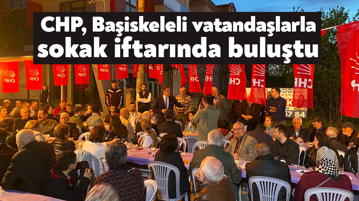 CHP Başiskele İlçe Örgütü, parti binası önünde gerçekleştirdiği sokak iftarında