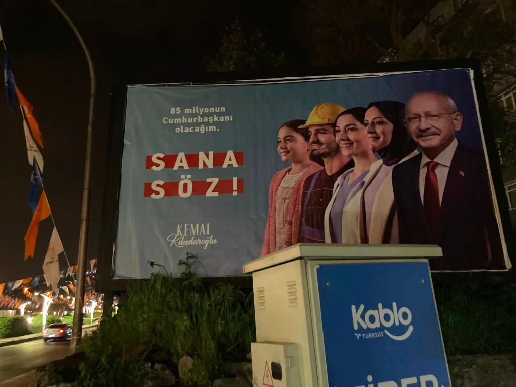 Izmit Belediyesi de billboardlarini Kilicdarogluna ayirdi3