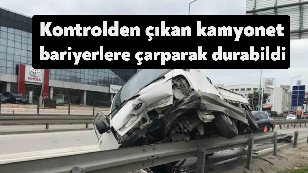 Kocaeli’nin İzmit ilçesinde sürücüsünün hakimiyeti kaybettiği kamyonet, bariyerlere çarparak durabildi.