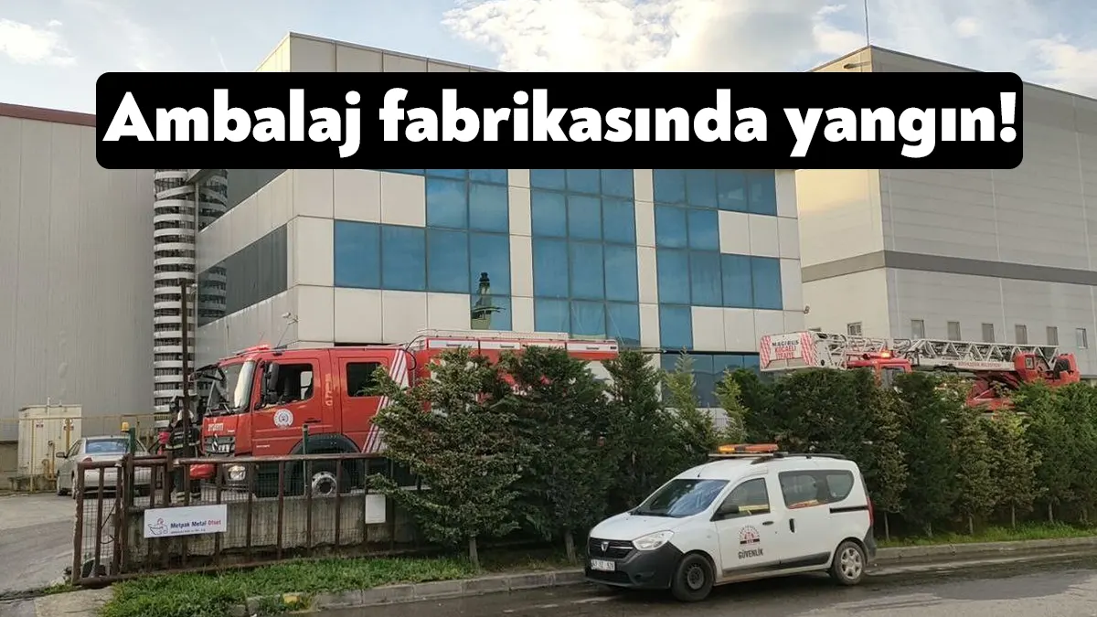Kocaeli'nin Gebze ilçesinde bulunan ambalaj fabrikasının bacasında dumanlar yükselince ekipler