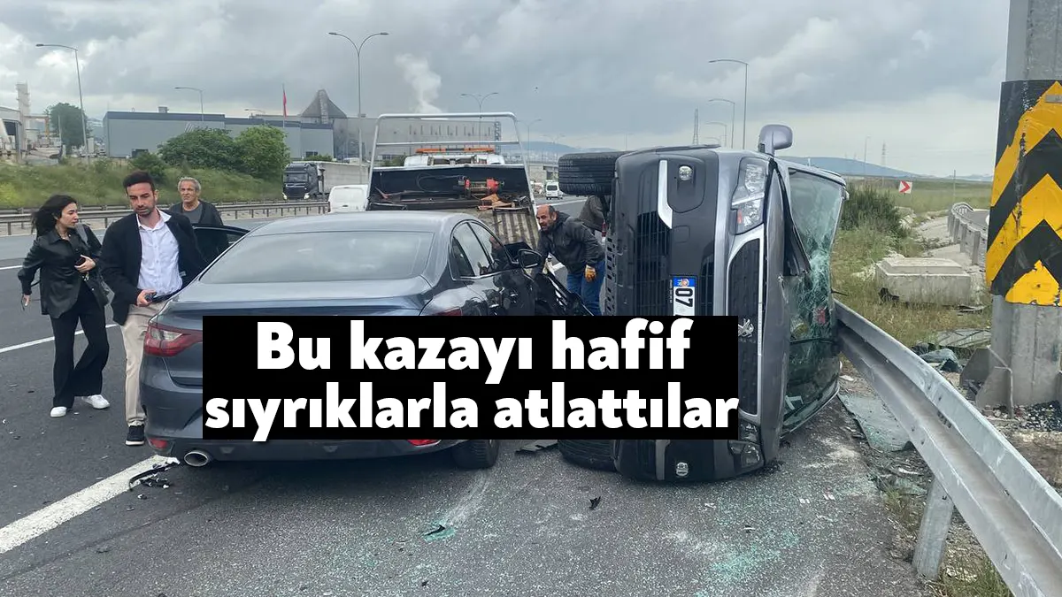TEM Otoyolu Kocaeli geçişinde otomobil ile çarpışan hafif ticari araç
