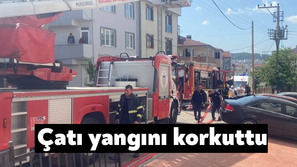 Kocaeli’nin Gebze ilçesinde 5 katlı apartmanın çatısında çıkan yangın