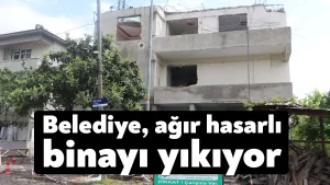 İzmit Belediyesi, 99 depreminde ağır hasar alan binanın yıkımını gerçekleştiriyor