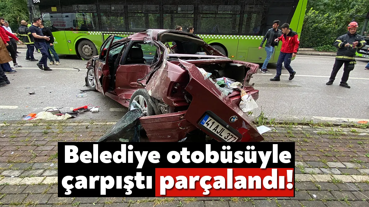 Kocaeli'nin İzmit ilçesinde belediye otobüsü ile çarpışan otomobil adeta