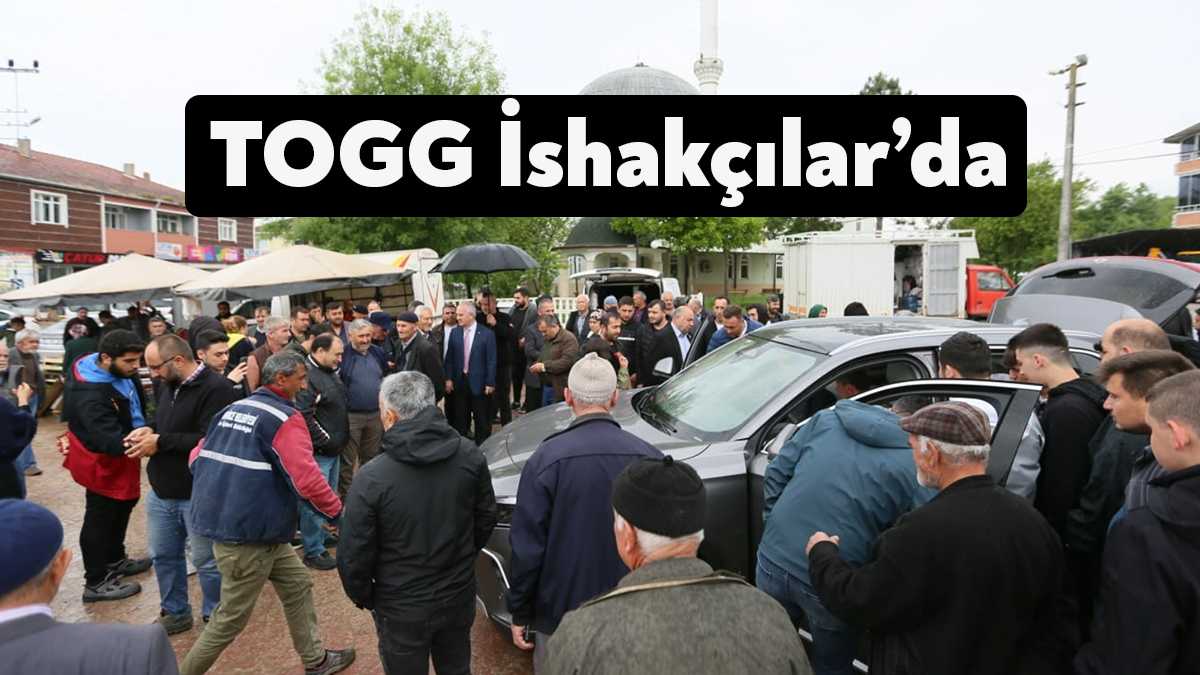 Derince’de İshakçılar Meydanı'na getirilen yerli ve milli otomobil TOGG, bölge