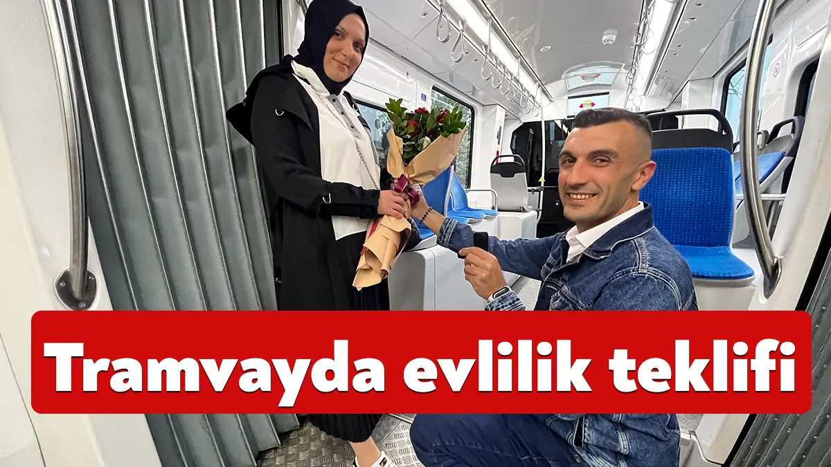 Kocaeli’de sevgilisine evlilik teklifi etmek isteyen genç adam, onlarca insanın