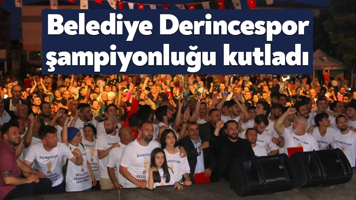 Play-off şampiyonu olarak 2.Lig’e yükselen Belediye Derincespor kent meydanında vatandaşlarla
