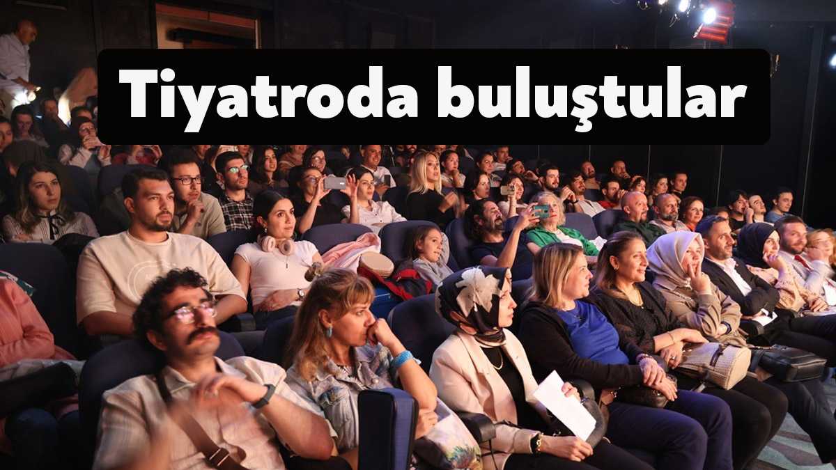 Birbirinden eğlenceli konularla tiyatro gecesi düzenleyen KO-MEK kursiyerleri sergiledikleri performansla