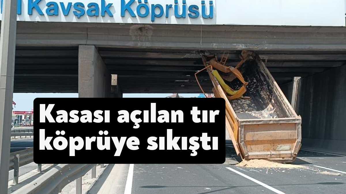 Kocaeli'nin Gebze ilçesi D100 karayolunda kasası açılan tır köprüye sıkıştı.
