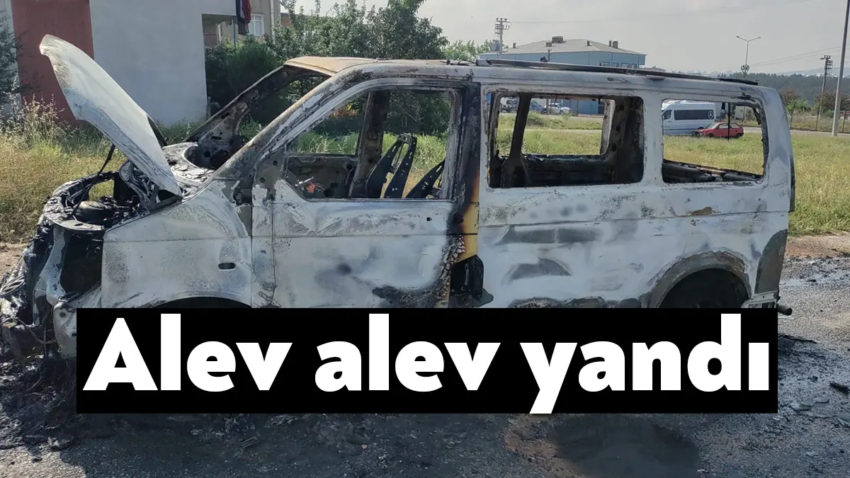 Kocaeli'nin Çayırova ilçesinde park halindeki minibüste çıkan yangın itfaiye ekipleri