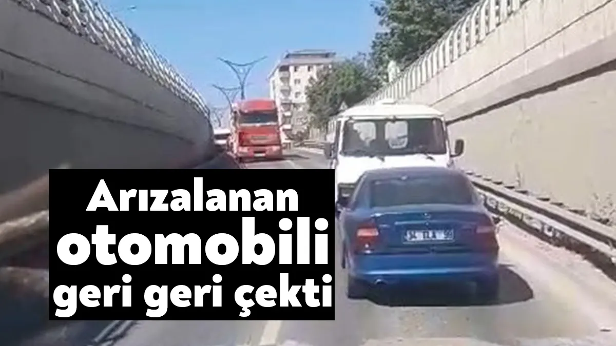 Kocaeli'nin Darıca ilçesinde minibüsün arızalanan otomobili geri geri giderek çektiği