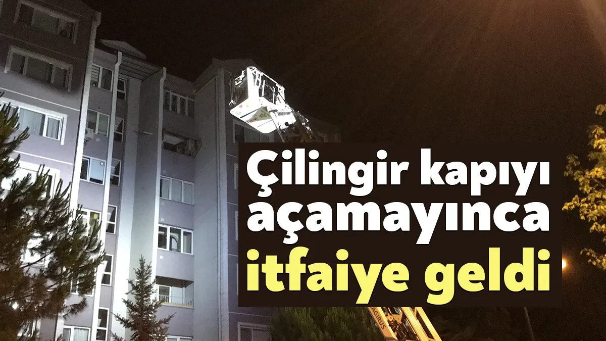 Kocaeli’nin İzmit ilçesinde kapıda kalan evli çift, çilingirin kapıyı açamaması