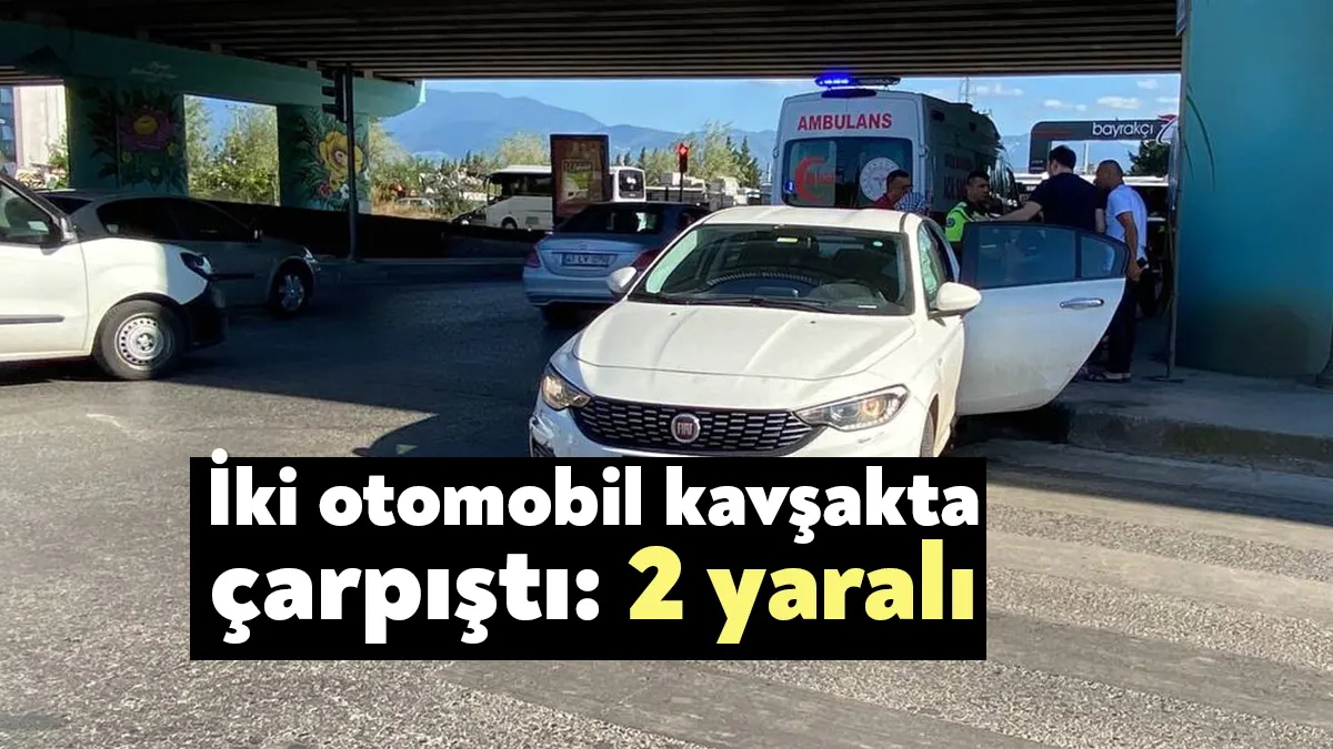 Kocaeli’nin İzmit ilçesinde iki otomobilin kavşakta çarpışması sonucu 2
