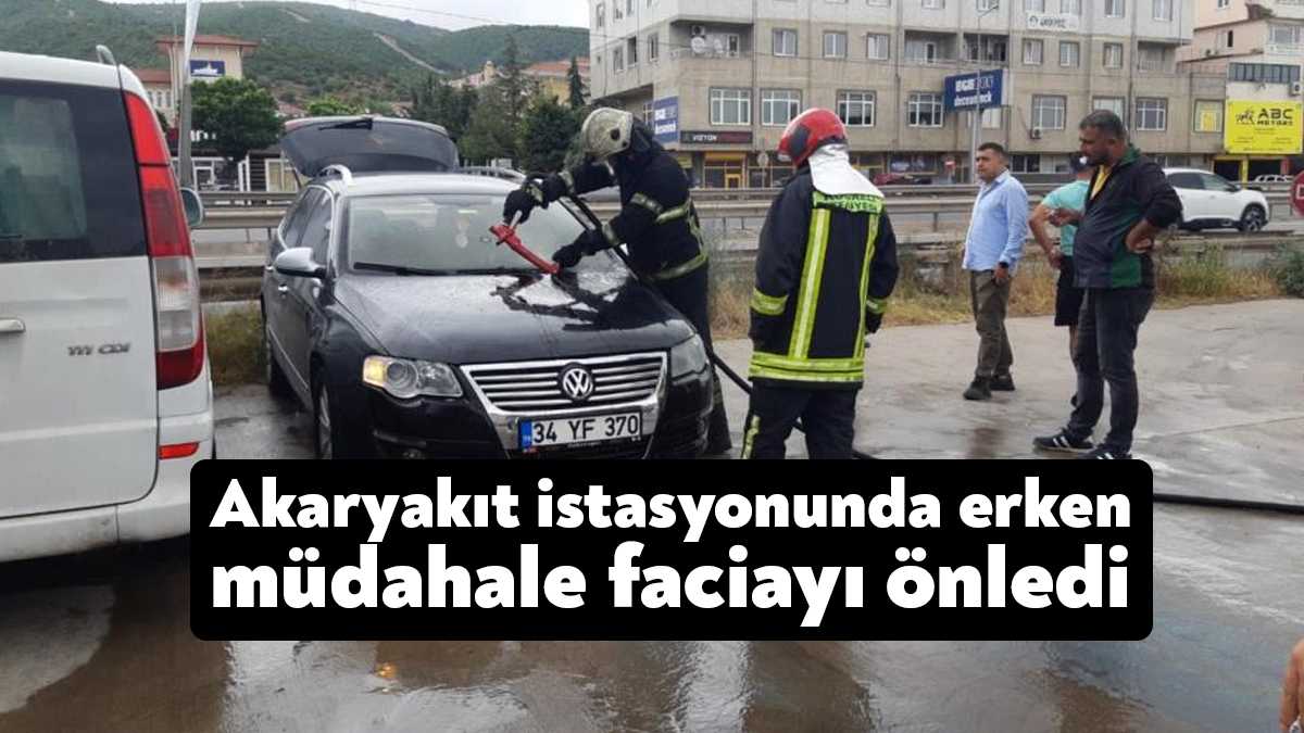 Kocaeli'nin Körfez ilçesinde akaryakıt istasyonu bahçesinde park halindeki otomobilden dumanların