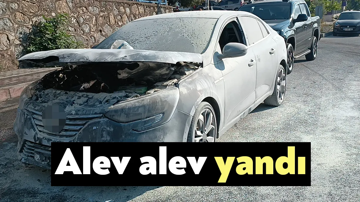Kocaeli’nin Gebze ilçesinde seyir halindeki otomobilin motor kısmından alevler