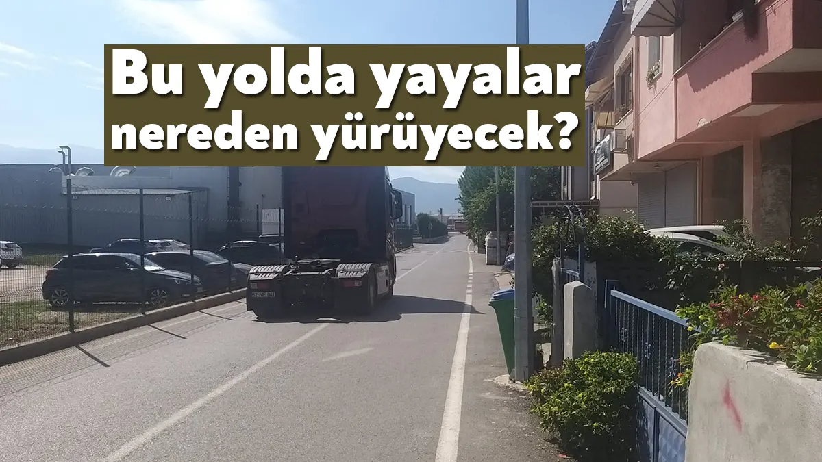 Kartepe Millet Caddesi'nde yayaların yürümesi için yolda güvenli bir